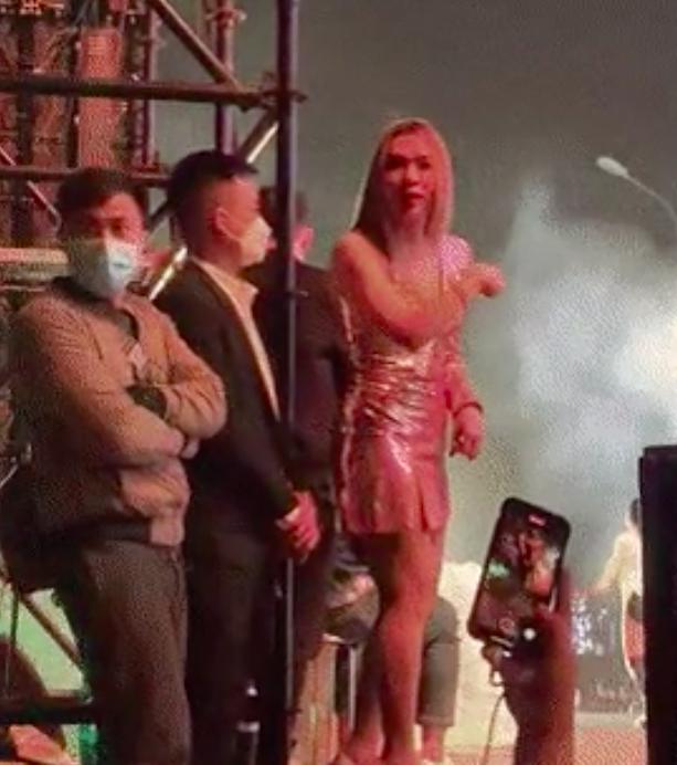 Vóc dáng tuổi 41 của Mỹ Tâm qua cam thường ra sao?-2