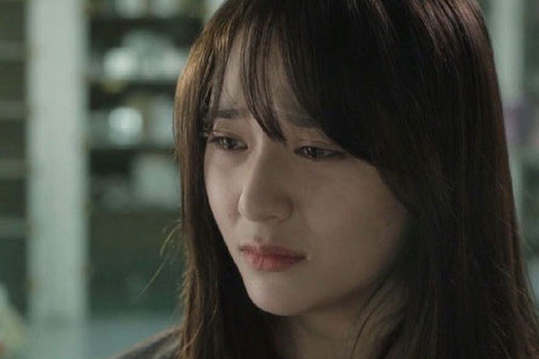 Mẹ chồng ốm, tôi cả tuần chăm sóc nhưng khi bảo con gái ruột của bà đến thay phiên thì bà lại nói một câu khiến tôi lạnh sống lưng-1