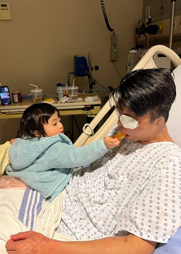 Nỗi ám ảnh kinh hoàng của Việt kiều Canada sau 3 năm bị tạt axit: Trải qua hơn 20 cuộc phẫu thuật, kẻ thủ ác vẫn nhởn nhơ nhưng có thêm niềm hạnh phúc lớn lao-2