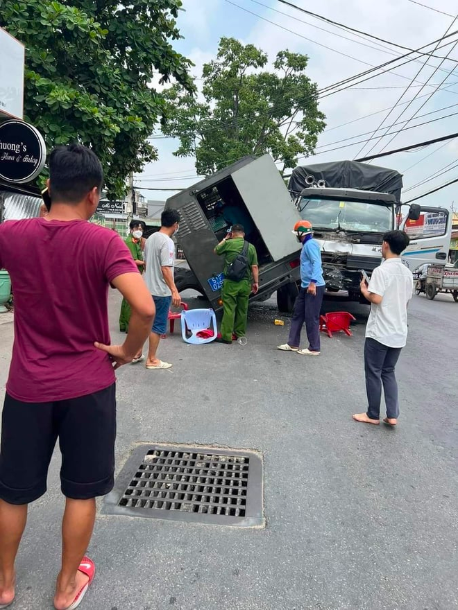 TP.HCM: Xe chở phạm nhân va chạm với xe tải khi di chuyển xuống trại giam, 2 cán bộ công an và phạm nhân bị thương-1