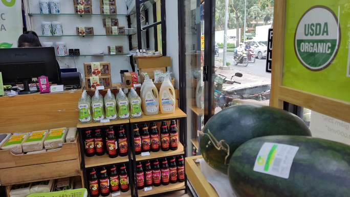 Bà nội trợ choáng với quả dưa hấu giá hơn 700.000 đồng-1