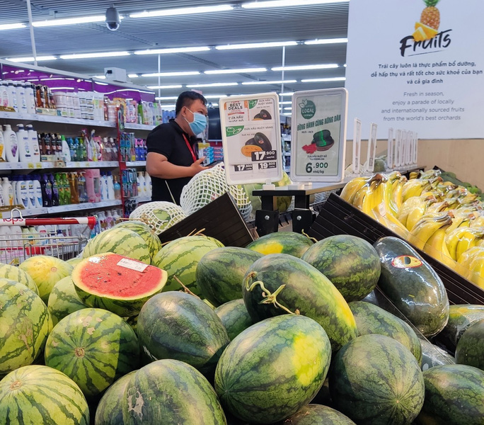 Bà nội trợ choáng với quả dưa hấu giá hơn 700.000 đồng-4