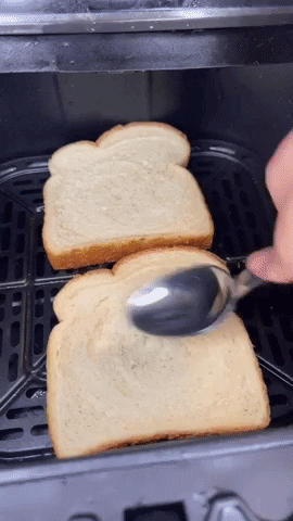 Bữa sáng nóng hổi, đủ chất này làm chưa tới 1 phút là xong: Chị em có nồi chiên không dầu mà chưa thử thì quá phí!-2