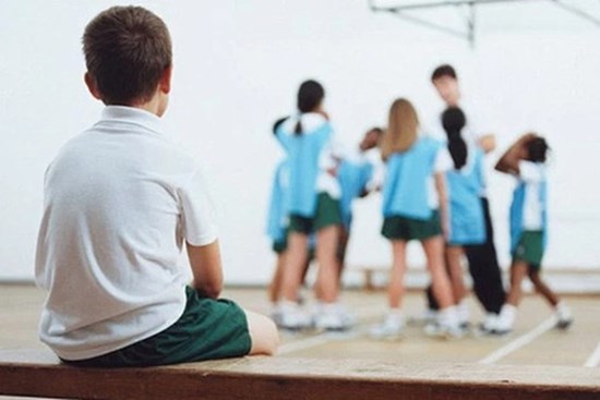 Giáo sư tâm lý: Người cha thường làm 3 hành động này dễ khiến con lớn lên tự ti, kém cỏi