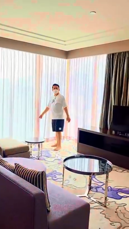 Vợ chồng nữ đại gia Di Băng chi 15 triệu/đêm ở phòng Tổng thống nhưng lại thèm 1 món bèo bọt được cất trong tủ siêu sang của khách sạn-3