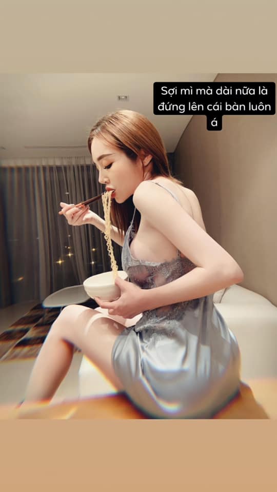 Hotgirl ngực khủng đời đầu: Người mải miết khoe thân, người kín cổng cao tường” lạ lẫm-2