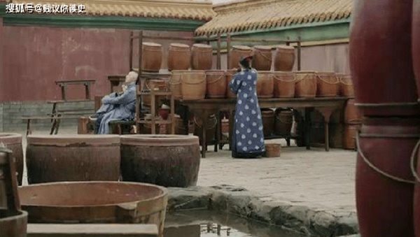 Tử Cấm Thành không có nhà vệ sinh, vậy người sống trong cung phải giải quyết nhu cầu hằng ngày bằng cách nào? Câu trả lời cực kỳ đơn giản!-5