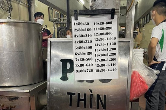 Phở Thìn Lò Đúc treo 'bảng cửu chương 80k' gây tranh cãi: Người khen, kẻ chê lố bịch