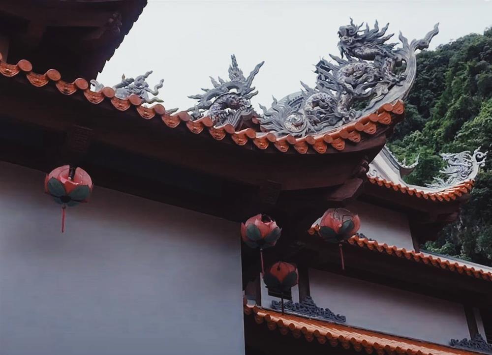 Hiểu thêm về Thượng Bồng Lai Cổ Linh Từ - nơi vừa xuất hiện trăn bạch tạng khổng lồ: Cô Đôi Thượng Ngàn là ai? Bạch xà mang ý nghĩa gì trong tín ngưỡng thờ Mẫu?-17