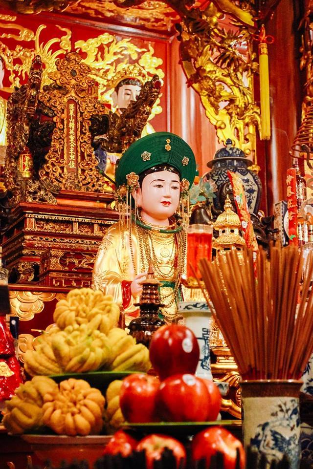 Understanding more about Thuong Bong Lai Co Linh Tu - where the giant albino python just appeared: Who is Co Doi Thuong Ngan?  What does the white snake mean in Mother Goddess worship?-19