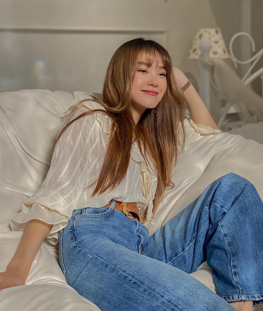 Style của Minh Hằng thế nào khi sắp lấy chồng: Lúc rất kín, lúc lại rất hở với đồ cắt khoét bạo tay-5