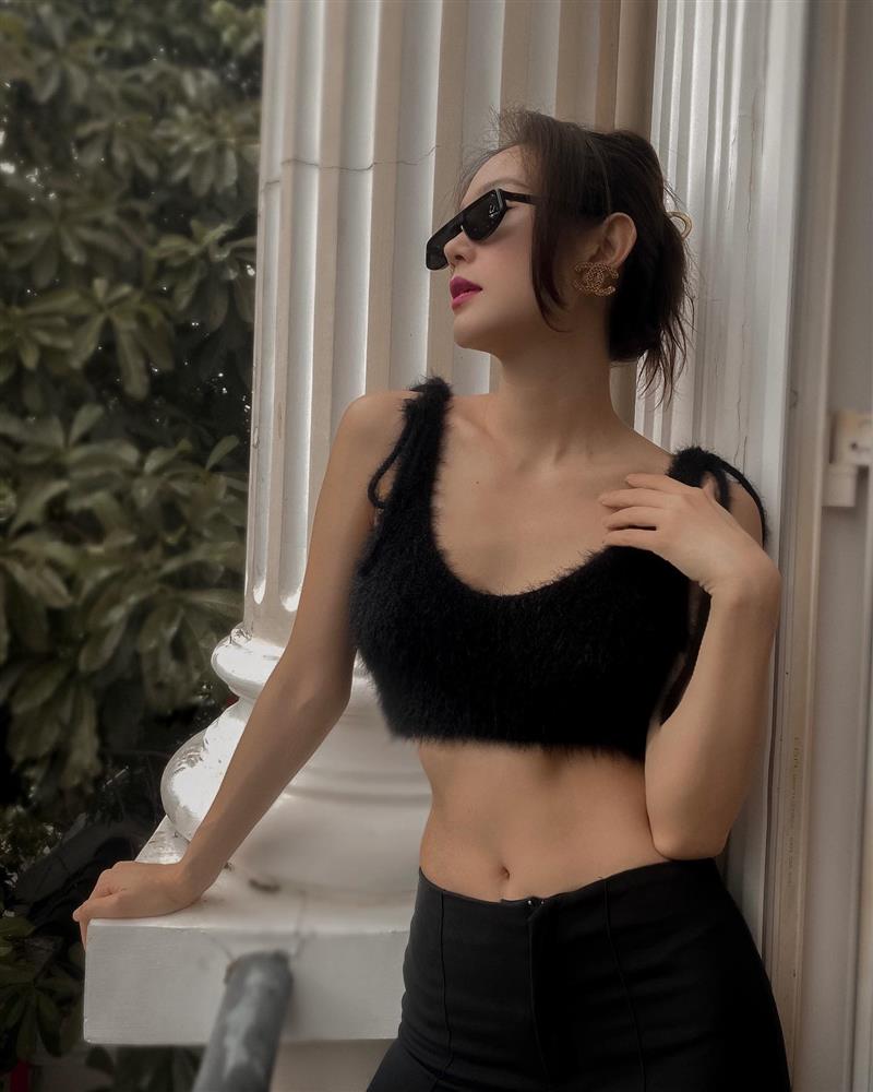 Style của Minh Hằng thế nào khi sắp lấy chồng: Lúc rất kín, lúc lại rất hở với đồ cắt khoét bạo tay-9