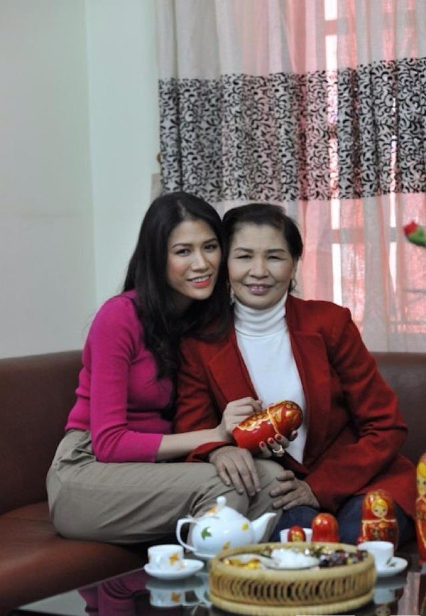 Trang Trần ám ảnh, sợ hãi trước câu nói của mẹ ruột: Vì mày mà con trai tao chết-3