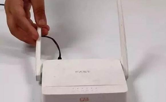 Tín hiệu Wifi ở nhà kém? Chỉ cần đặt một tờ giấy lên đó và hướng dẫn bạn cách tăng tốc độ Internet lên gấp 5 lần, đơn giản và nhanh chóng!-1