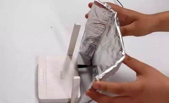 Tín hiệu Wifi ở nhà kém? Chỉ cần đặt một tờ giấy lên đó và hướng dẫn bạn cách tăng tốc độ Internet lên gấp 5 lần, đơn giản và nhanh chóng!-4