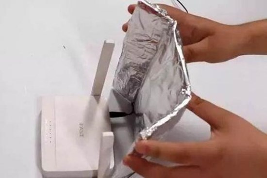 Tín hiệu Wifi ở nhà kém? Chỉ cần đặt một tờ giấy lên đó và hướng dẫn bạn cách tăng tốc độ Internet lên gấp 5 lần, đơn giản và nhanh chóng!