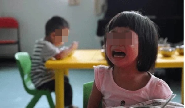 Mẹ đi vắng 1 tháng, con gái than liên tục thấy tiếng động lạ trong phòng bố, biết được nguyên nhân bà mẹ lập tức đòi ly hôn-3