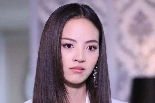 Anh trai kết hôn, tôi đóng phong bì 50 triệu, trên đường đi nhận được tin nhắn của mẹ, tôi lập tức quay xe-1