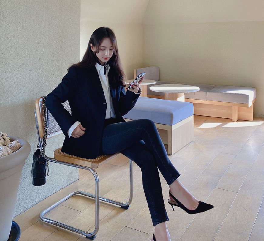 Blazer đen: 10 công thức lên đồ mà bạn sẽ không thể ngờ lại sang chảnh đến thế-1