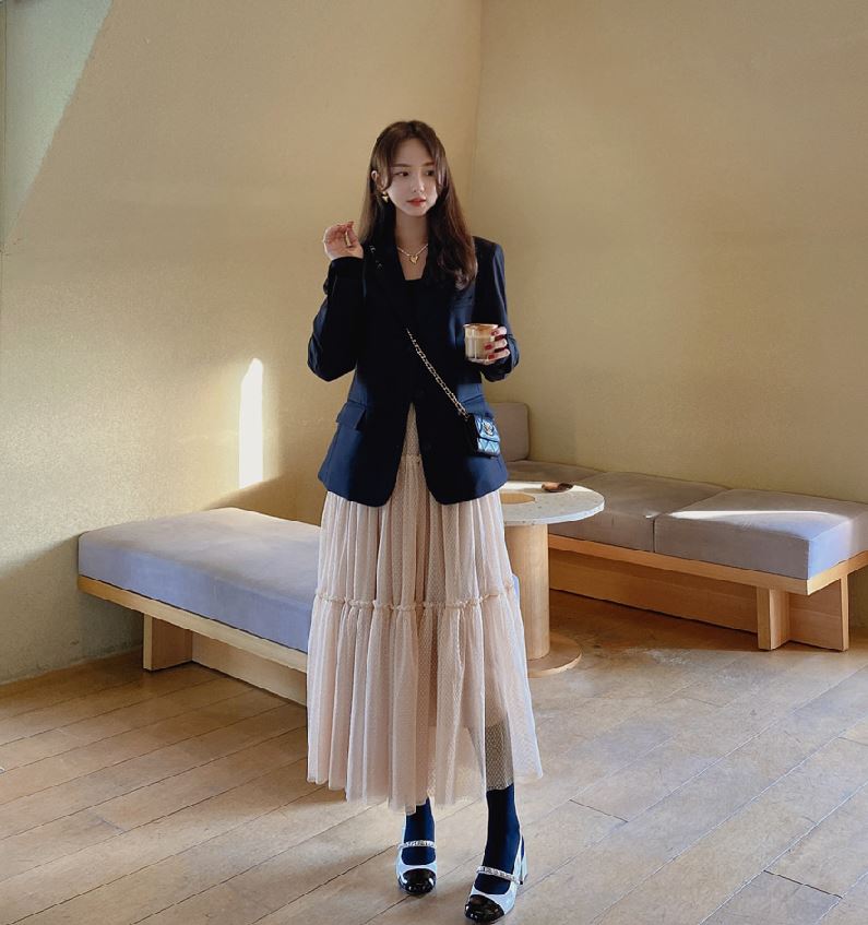 Blazer đen: 10 công thức lên đồ mà bạn sẽ không thể ngờ lại sang chảnh đến thế-10