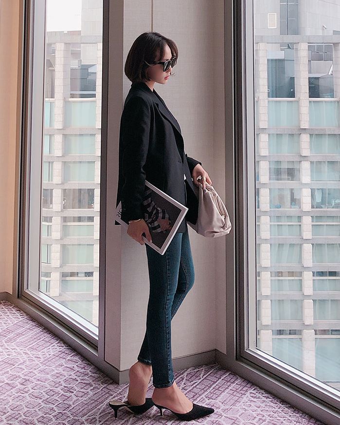 Blazer đen: 10 công thức lên đồ mà bạn sẽ không thể ngờ lại sang chảnh đến thế-2