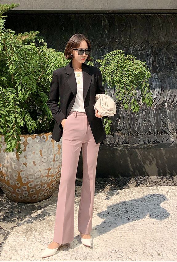 Blazer đen: 10 công thức lên đồ mà bạn sẽ không thể ngờ lại sang chảnh đến thế-4