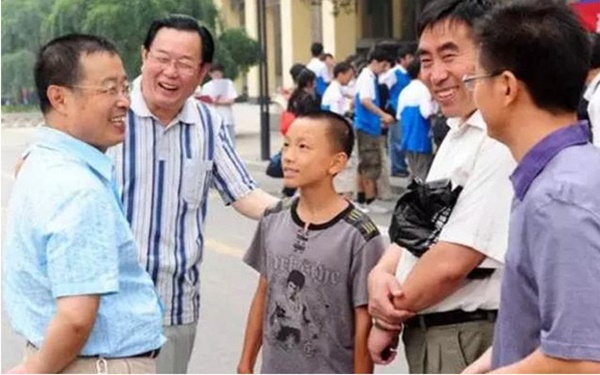 Thần đồng gãy cánh trở thành người thường: 2 tuổi biết đọc thơ Đường, 13 tuổi thi đậu đại học, cuộc sống hiện tại đầy bất ngờ sau cú trượt dài-3