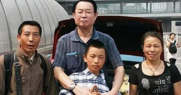 Thần đồng gãy cánh trở thành người thường: 2 tuổi biết đọc thơ Đường, 13 tuổi thi đậu đại học, cuộc sống hiện tại đầy bất ngờ sau cú trượt dài-6