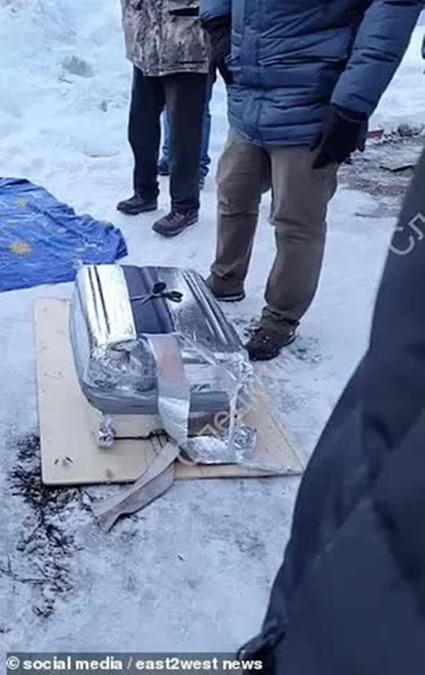 Phát hiện thi thể người mẫu Nga trong vali ở cốp ô tô-3