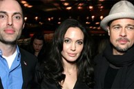 Vì 1 nụ hôn ở Oscar, Angelina Jolie đã hại anh trai thê thảm đến mất cả sự nghiệp: 22 năm sau ngoại hình xuống cấp gây sốc!