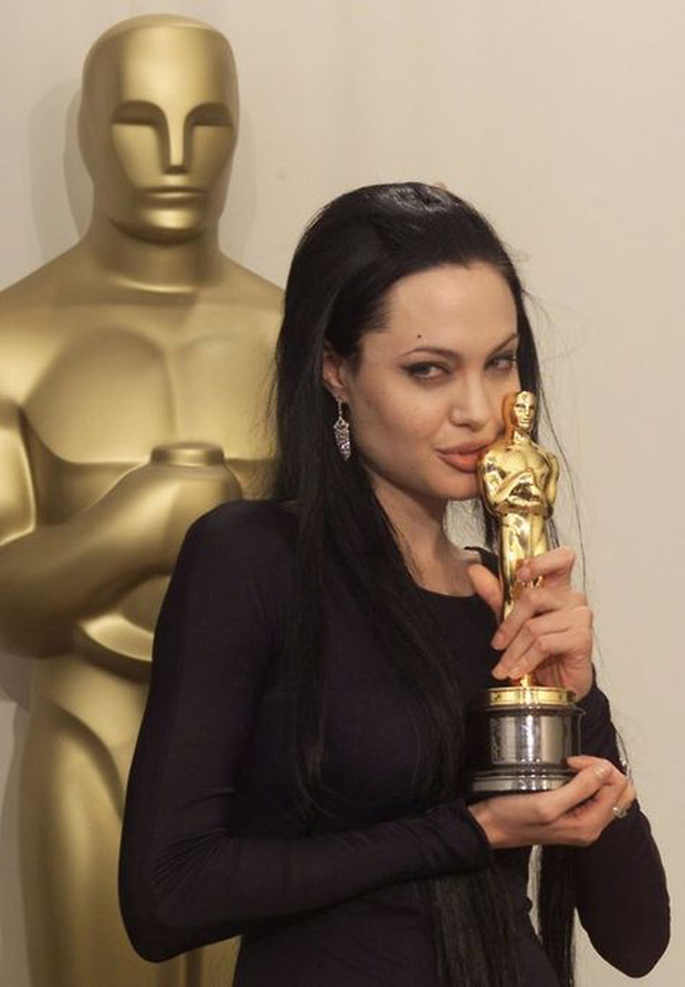 Because of a kiss at the Oscars, Angelina Jolie hurt her brother so miserably that he lost his entire career: 22 years later, her appearance has degraded shockingly!-1