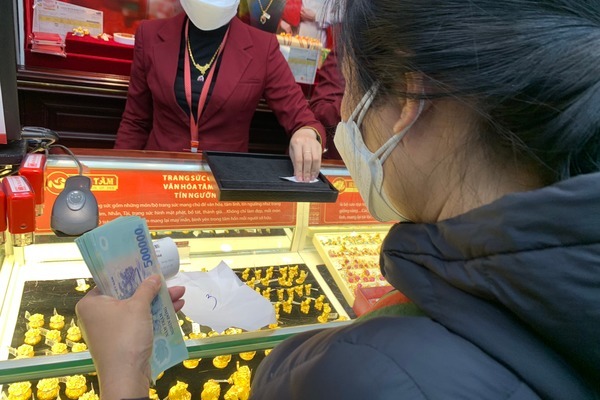 Giá vàng hôm nay 16/3: Vàng đổ sụp, xuống 54 triệu đồng/lượng-1