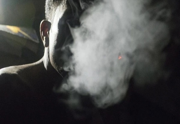 Bé gái 8 tuổi đột nhiên tức ngực, ho ra máu, không ngờ mắc ung thư phổi giai đoạn cuối chỉ vì một thói quen xấu của bố-3