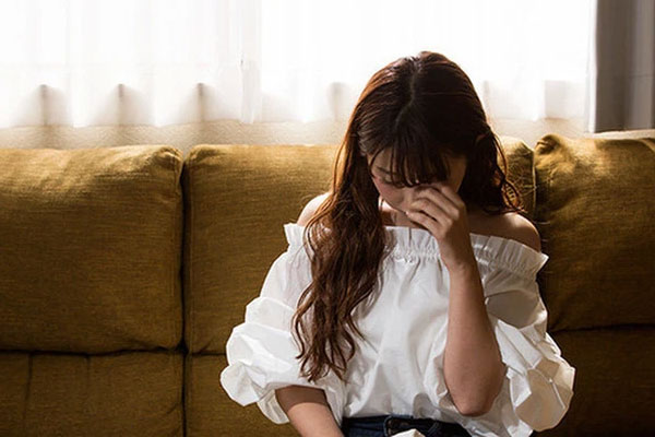 Sau đám cưới dát vàng, cuộc sống của tôi rơi vào tăm tối mà chẳng dám mở miệng kêu than chỉ vì một bản hợp đồng được đóng khung treo trên tường-1