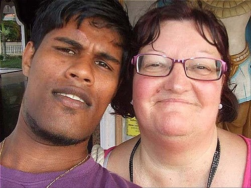 Bất chấp tất cả để chạy theo tình trẻ và ngày trở về cay đắng của người đàn bà 60 tuổi-1