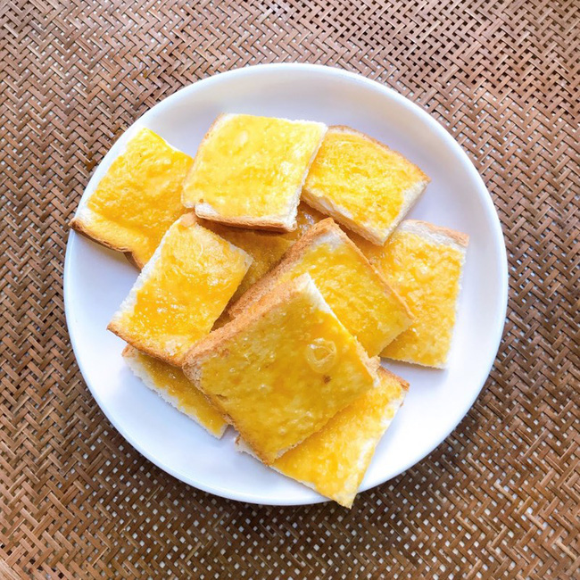 Có nồi chiên không dầu mà chưa thử làm món bánh này thì quá phí: Thao tác chỉ 5 phút, thành phẩm siêu lạ miệng-1