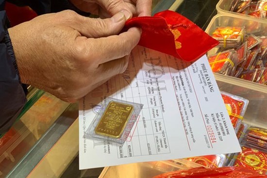 Giá vàng hôm nay 17/3: Mỹ vào bước ngoặt, vàng sụt giảm