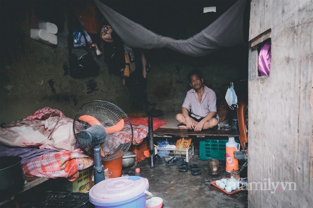Những phận đời lam lũ khu ổ chuột chợ Long Biên chạy ăn từng bữa trong bão giá, xăng tăng - đường về nhà thêm xa-3