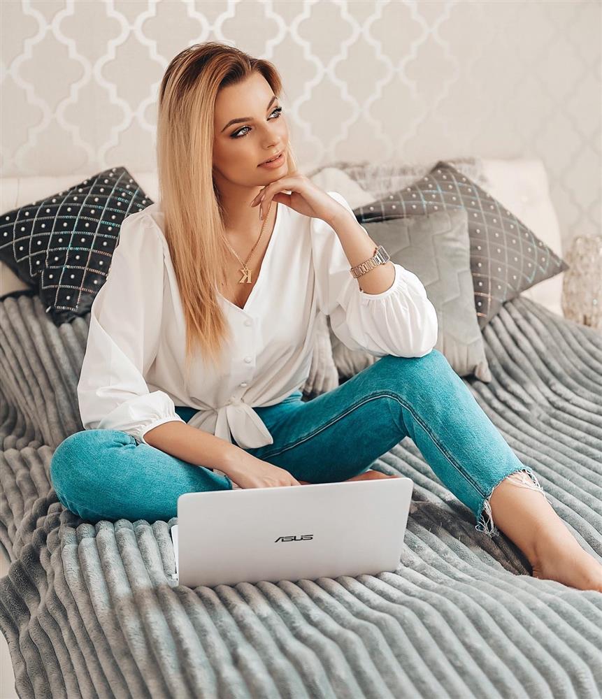 Tân Miss World 2021: Bánh bèo chúa đích thực với style toàn váy là váy, luôn khéo chọn thiết kế khoe một loạt điểm cực phẩm-17