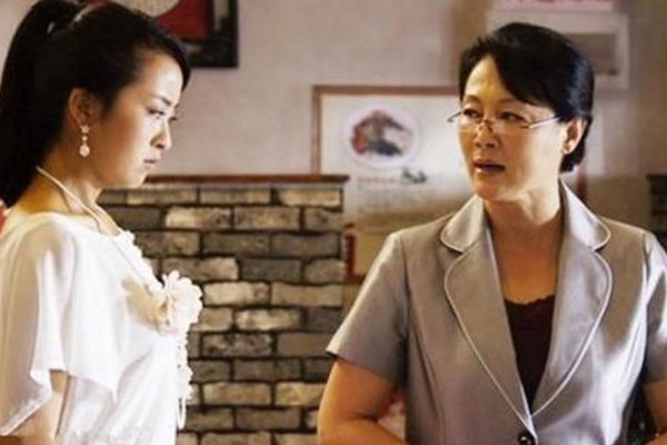 Bị tiểu tam ra sức gây sự được mẹ chồng đứng ra can thiệp, nào ngờ bị bà quay xe phút cuối-1