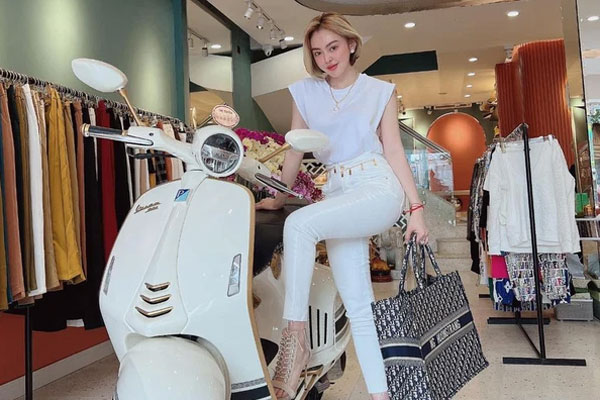Không phải Trang Nemo, nhân vật này đã cưỡi Vespa Dior tới tận cây xăng để giải đáp thắc mắc: Xe 700 triệu thì đổ xăng đầy bình hết bao nhiêu tiền?-3