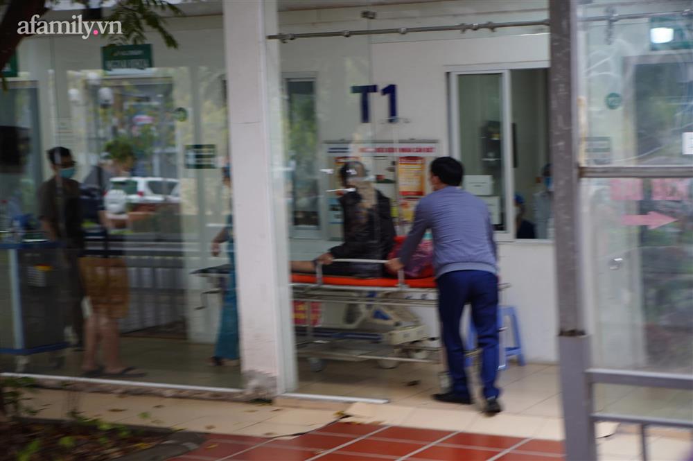 Bệnh viện Thanh Nhàn thông báo tìm người thân nam thanh niên bất tỉnh trên cầu-1