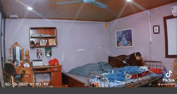 Xúc động hình ảnh cậu bé 8 tuổi một mình chăm sóc bố bị bại liệt khi mẹ vắng nhà-3