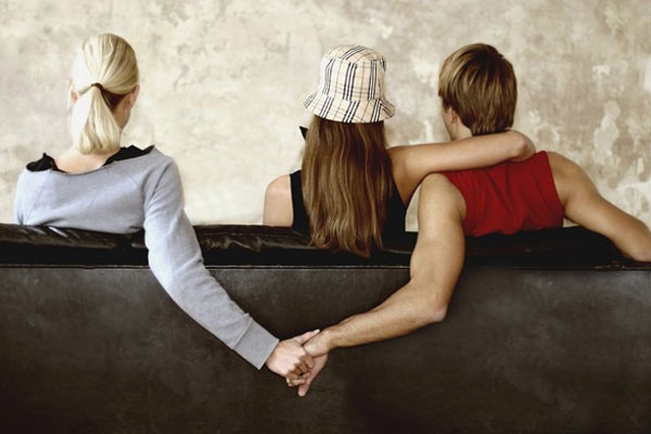 Chuyện tình như tiểu thuyết của nhà thơ lừng danh Việt Nam cùng ký giả Pháp: Trước khi mất trao cho con chiếc cặp cũ và khoảnh khắc vỡ òa khi bí mật lật mở!-7