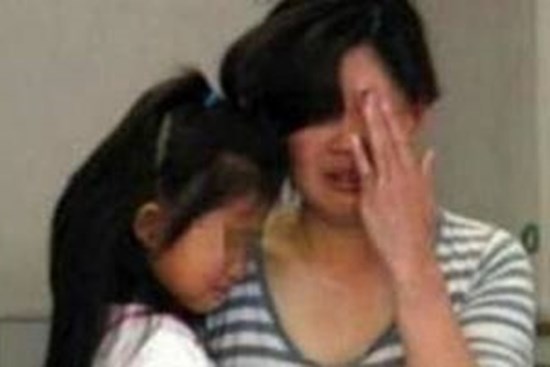 Con gái thường xuyên đau bụng vào thứ 6, gia đình đưa đi khám, đến nơi bác sĩ kết luận 1 câu: Gia đình phải LY HÔN gấp!