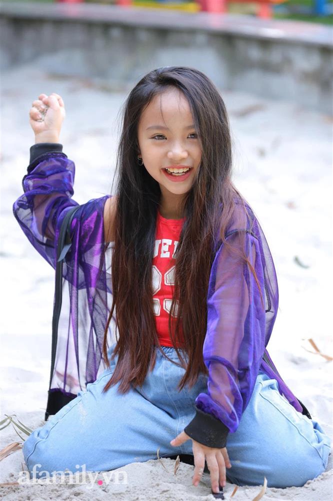 Sinh 2 con gái xinh xắn như thiên thần, nghía qua nhan sắc hack tuổi của mẹ mới đáng kinh ngạc, quan điểm dạy con còn được dân tình nể phục hơn-9