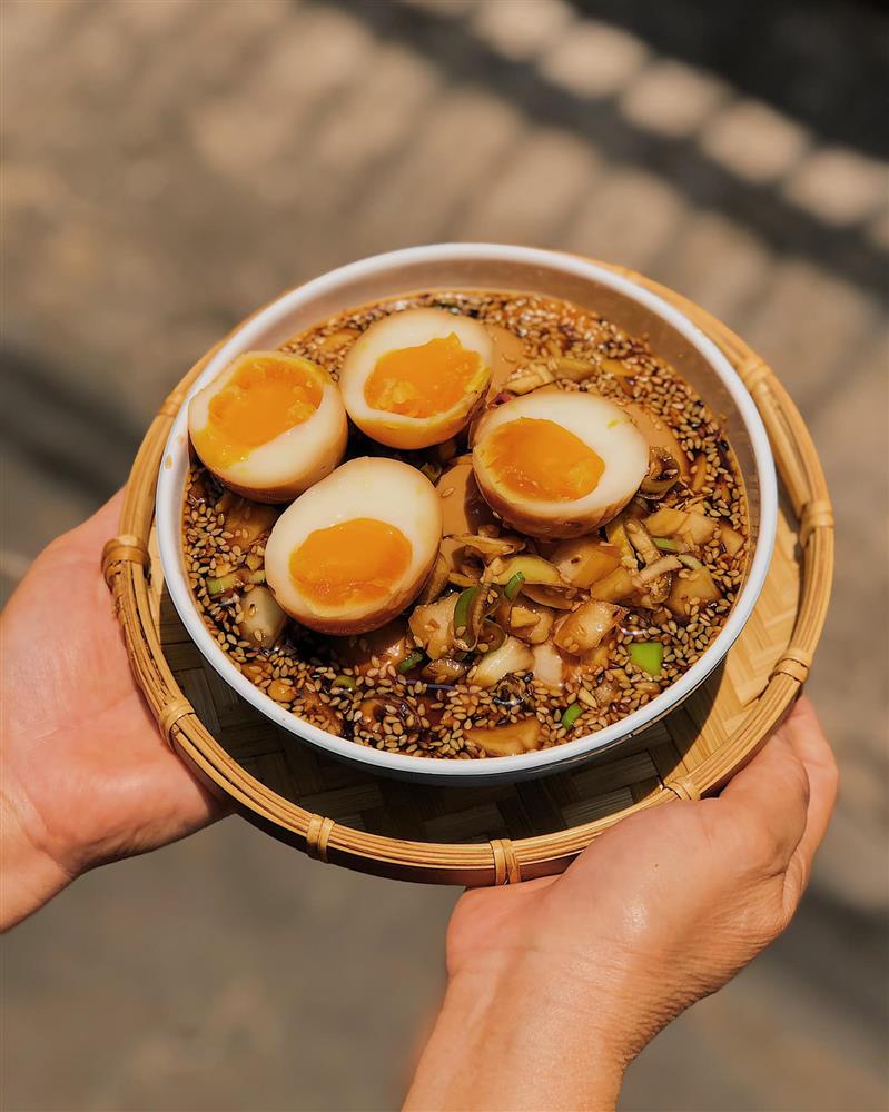 Trứng ngâm tương Hàn Quốc cực hao cơm khiến chị em văn phòng mê mẩn-2