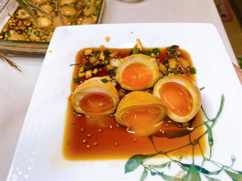 Trứng ngâm tương Hàn Quốc cực hao cơm khiến chị em văn phòng mê mẩn-4