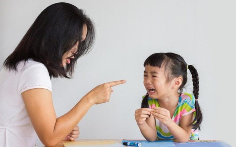Cha mẹ hay quát mắng, nổi nóng với trẻ đừng đổ tại trẻ hư, sự thật có thể khiến bạn phải hối hận vì sai lầm của chính mình-1