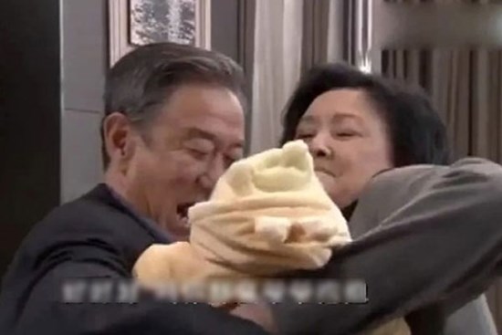 Ông nội đòi xét nghiệm ADN cháu vì nghi ngờ con dâu, sự thật gây 'sốc' mà mẹ chồng muốn giấu kín bấy lâu cũng hé lộ